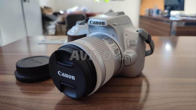 Canon 250D و EFS 18-55mm