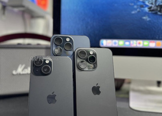 Apple iPhone 15 Normal / 15 Pro Max comme neuf