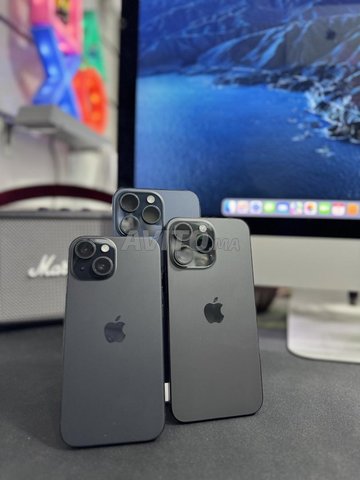 Apple iPhone 15 Normal / 15 Pro Max comme neuf