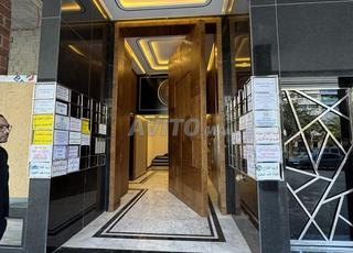 مكتب جديد للإيجار 72متر مربع