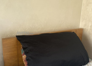 2 Lits 1 place en bois et table de nuit