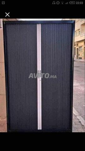 Armoire avec étagères réglables/خزانة مزودة بقفل