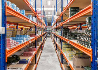  خفف الضغط على الأرض، وعلق السلعة فالأرفف 🧺