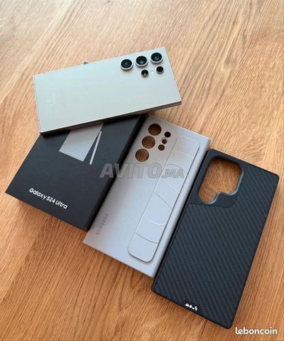 Samsung S24 Ultra comme neuf avec boite