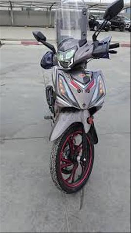 Sanya wa9f 3la flos li sona lewl ydiha 