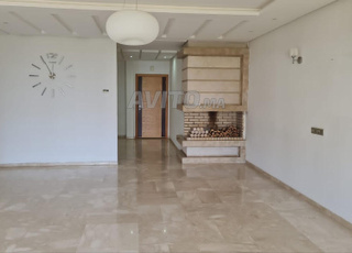 Appartement à Vendre à Hay Riad avec Piscine