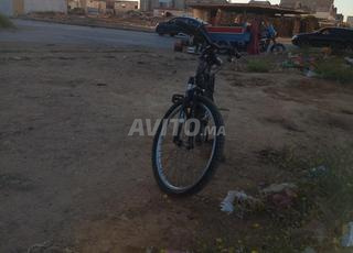 دراجة هوائية لا بأس بها للأولاد المتوسطين