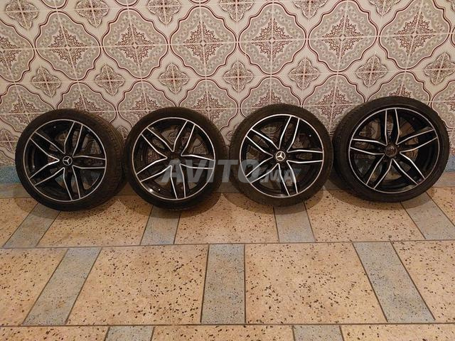 طقم جنوط مرسيدس AMG للبيع مع كوفرات . 