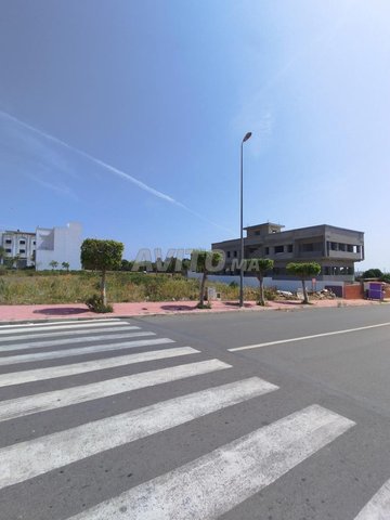 Terrain titré à vendre, réservé aux villas, avec vue sur la mer