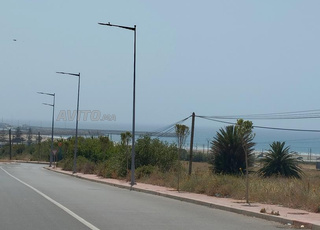 قطعة أرضية محفظة للبيع خاصة بالڤيلات تطل على البحر 