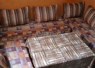 صالون للبيع