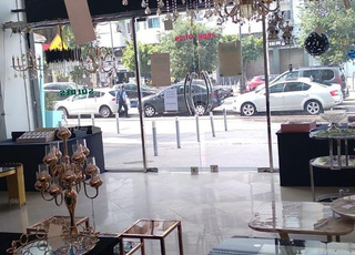 Local à louer avec 551m total 