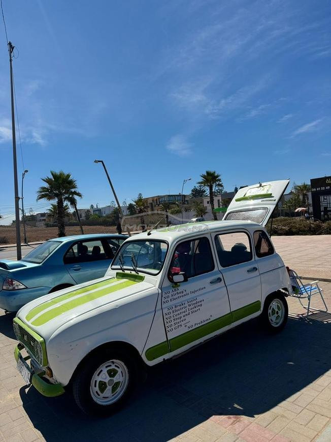 Renault R4 Essence Manuelle 1986 à Dar Bouazza