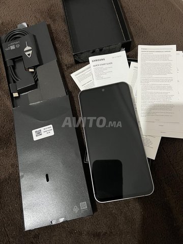 Samsung S23 FE NEUF JAMAIS UTILISÉ