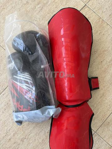 Gants de boxe et protèges pieds a vendre - 2