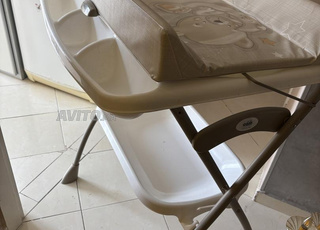 baignoire et table de lange pliable 