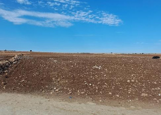 ارض محفضة مساحتها 3000 متر 