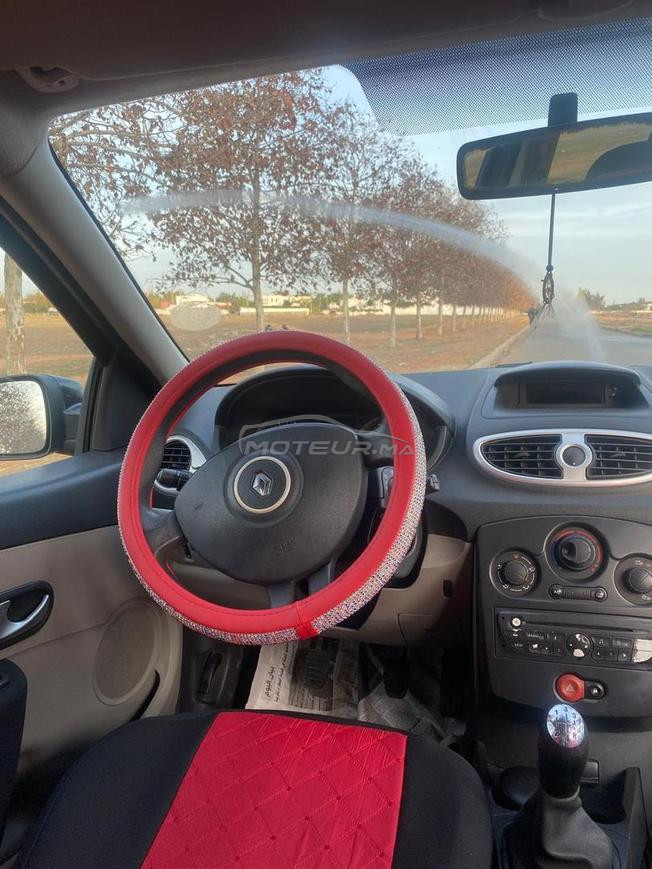 Belle voiture Renault Clio 