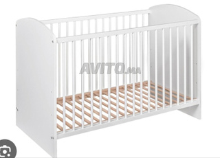 lit bébé avec accessoires 