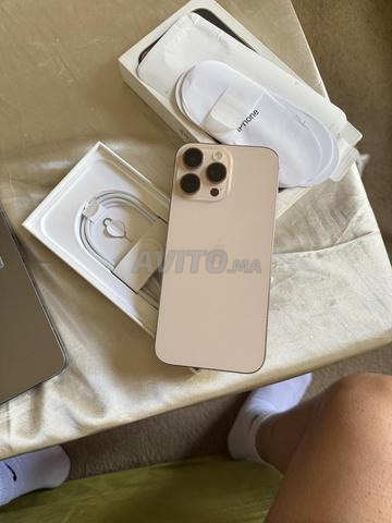 Iphone 16 pro max desert comme neuf 256/100 - 2
