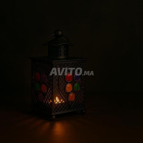 مشمعة مصنوعة يدويا مصقولة مع أحجار زجاج ملونة 