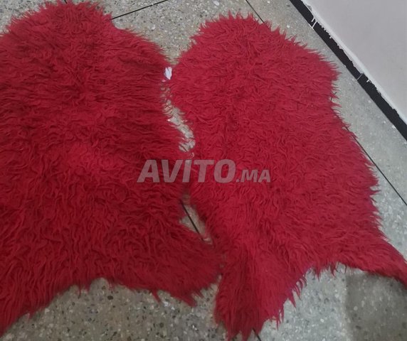 tapis rouge et blanc