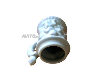 أباريق مانيسيس خزفية.  . بورسلين مصقول.  