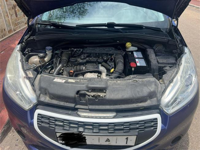 Peugeot 208 Diesel Manuelle 2014 à Rabat