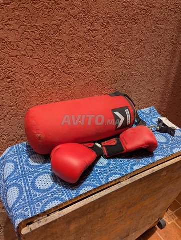 Kit sac de frappe, gants de boxe enfant - rouges