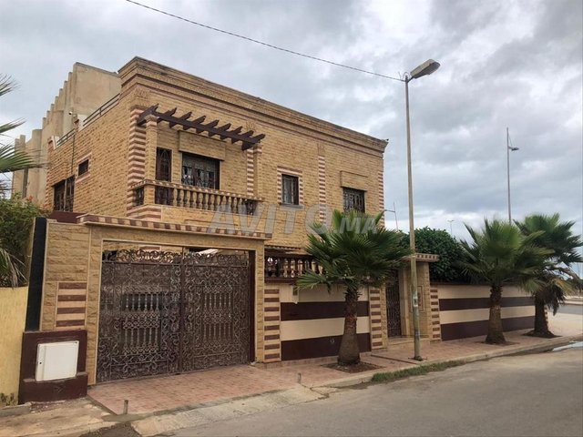 Villa à vendre très bon emplacement à Hay El Amal.