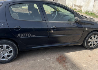 Peugeot 208 Essence Manuelle 2010 à Casablanca