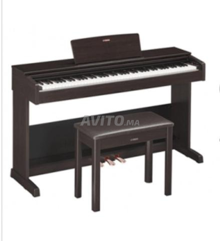 piano yamaha avec tabouret presque neuf à vendre