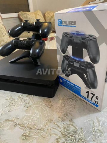 PS4 SLIM 2 Manettes, Station de Recharge et 5 jeux