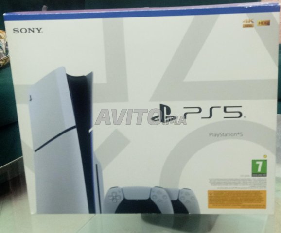 PS5 SLIM AVEC CD/2 MANETTES ORIGINAL
