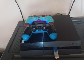 PS4 flash 2manette 1tera stockage Plan de jeux 