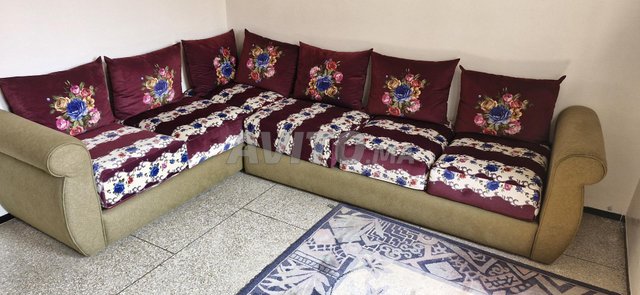 canapé,  2 matelas  et un chauffe-eau électrique 