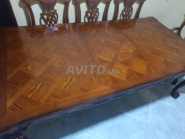 table extensible avec 8 chaises bois massif
