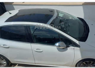 Peugeot 208 white edition Manuelle 2017 