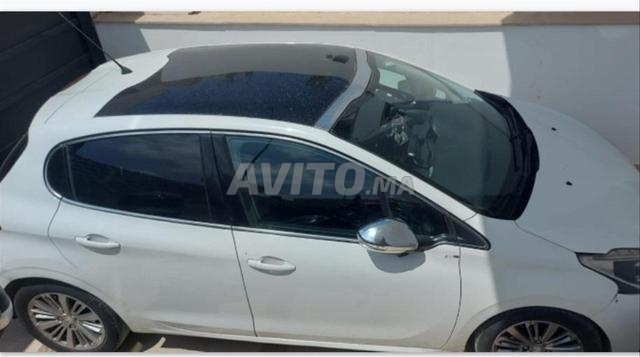 Peugeot 208 white edition Manuelle 2017 