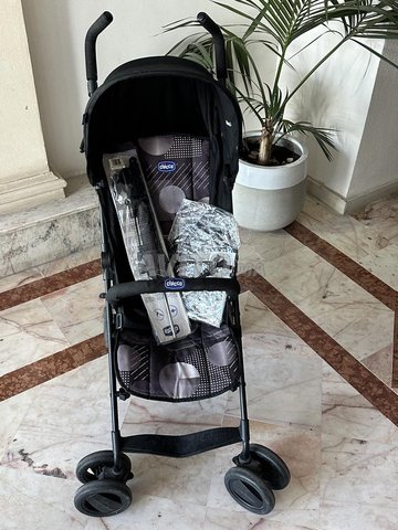 poussette chicco et ses accessoires 