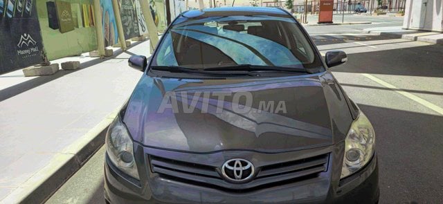 toyota Auris essence tres bon etat