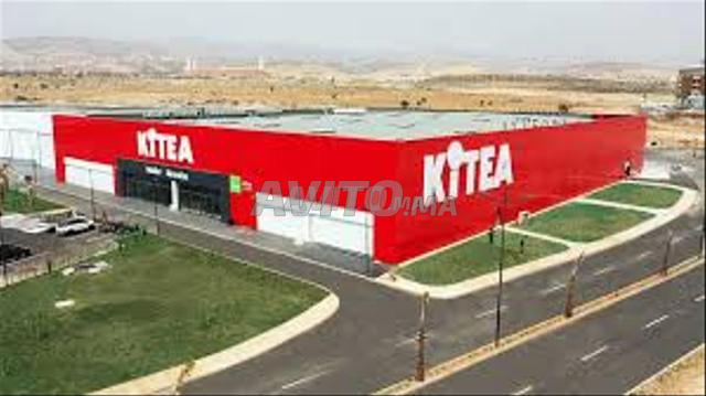 Terrain commercial showroom a coté de KITEA GEANT