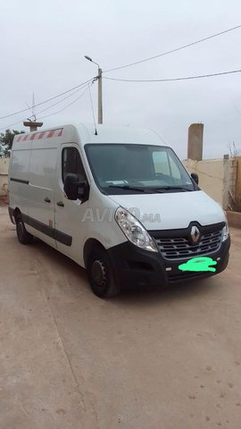 Renault Master Essence Manuelle 2018 à Mohammedia