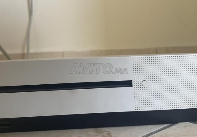 Xbox One S 1TEn une seule manette one s 