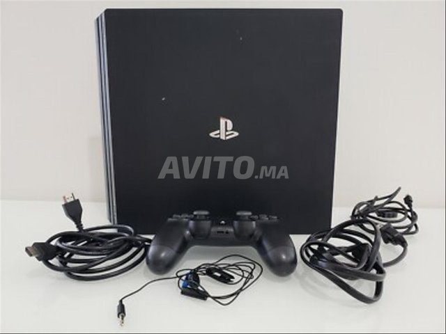 PS4 PRO 1TB et FC25 et quelque jeux