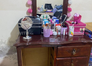 Coiffeuse avec miroir et tiroirs en bois