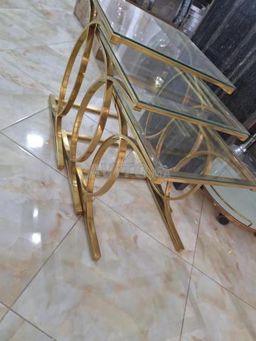 Trio de tables basses en verre et inox doré - 2