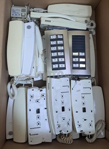 2Platines interphone BPT 18postes  et 2Régulateurs