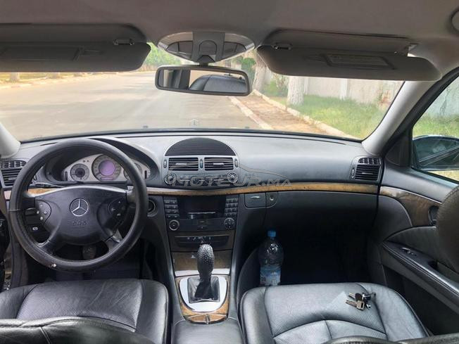 Mercedes-Benz  E220