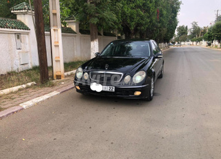 Mercedes-Benz  E220
